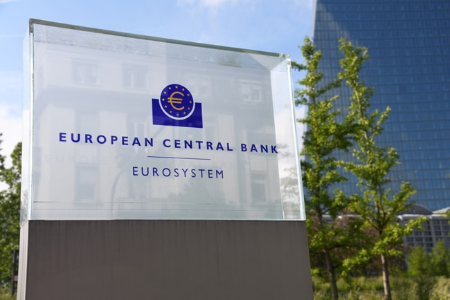 Skylt som visar Europeiska centralbankens högkvarter i Frankfurt